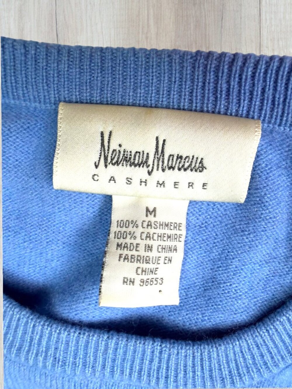 Neiman Marcus Cashmere Sweater Womens M Blue Short Sleeve Crewneck 100% Cashmere - Picture 3 of 3